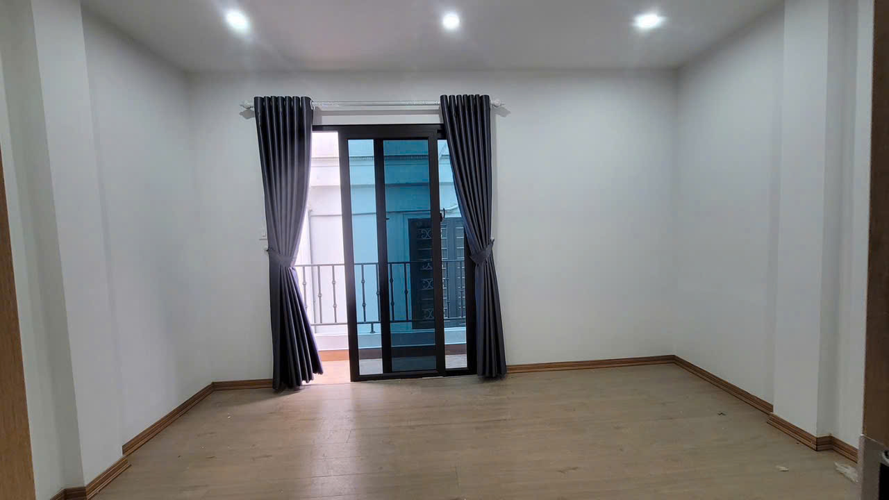 Cho thuê nhà nguyên căn ngõ 43 Chùa Bộc 5 tầng, 25m2, 3 ngủ k.kín 13,5 triệu - Ảnh 2